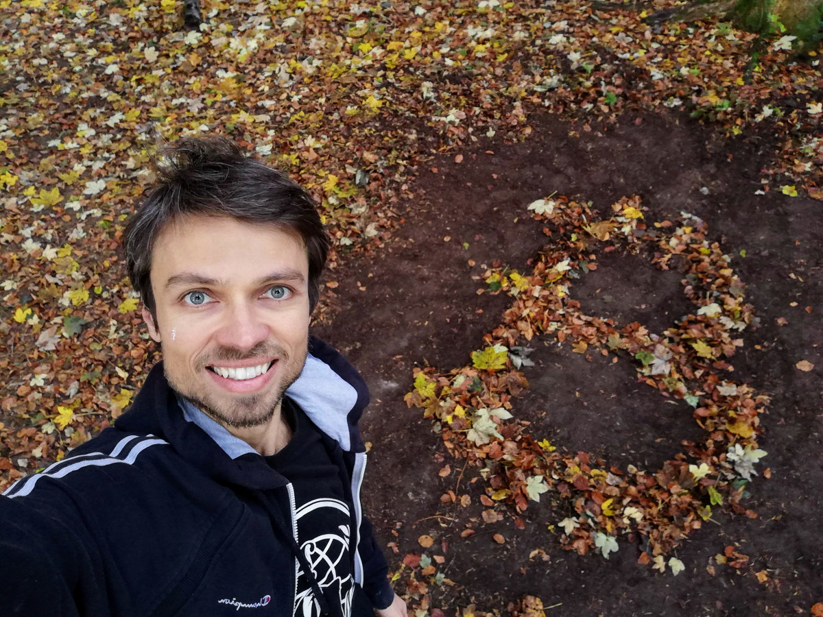 Selfie with leaves bitcoin