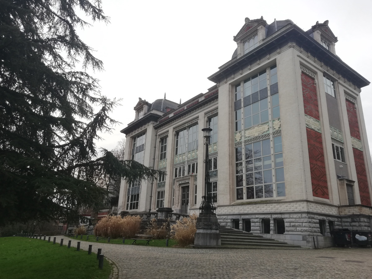 Lycee Emile Jacqmain in Leopold Parc